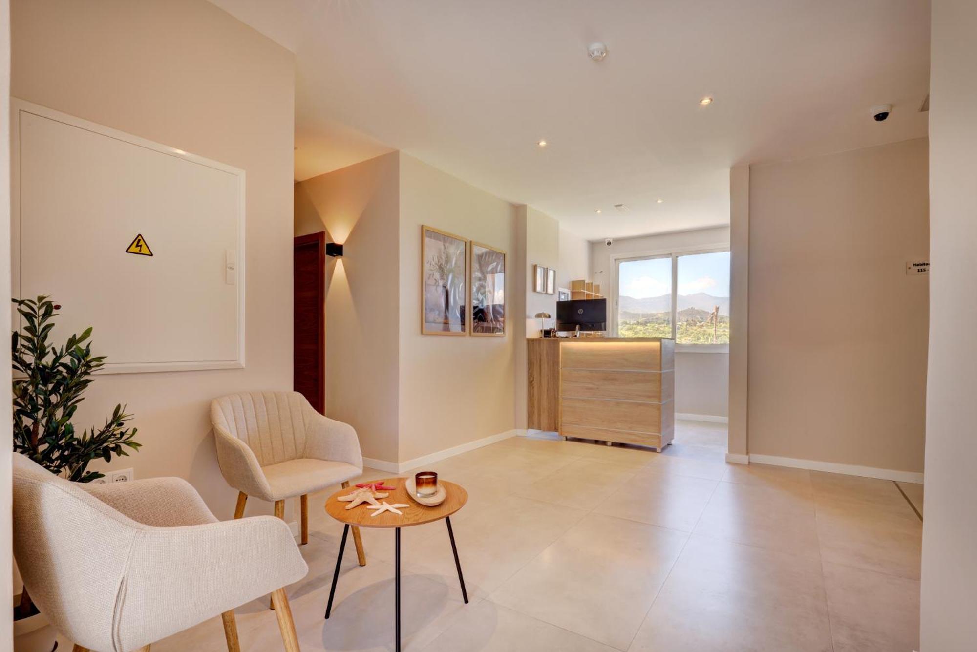 Hostal Puerta Almar Estepona Eksteriør billede