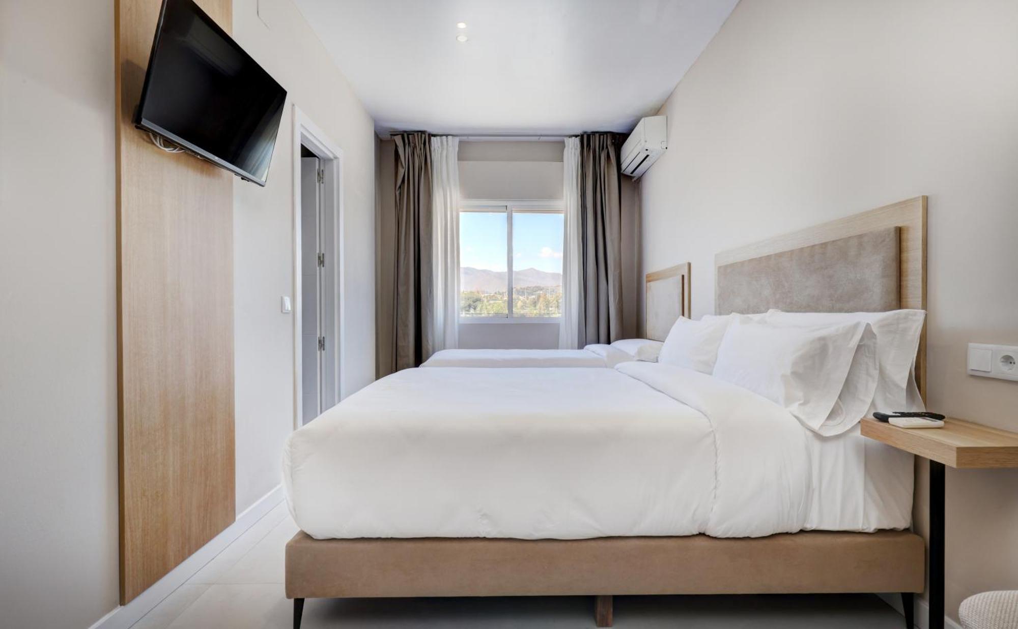 Hostal Puerta Almar Estepona Eksteriør billede